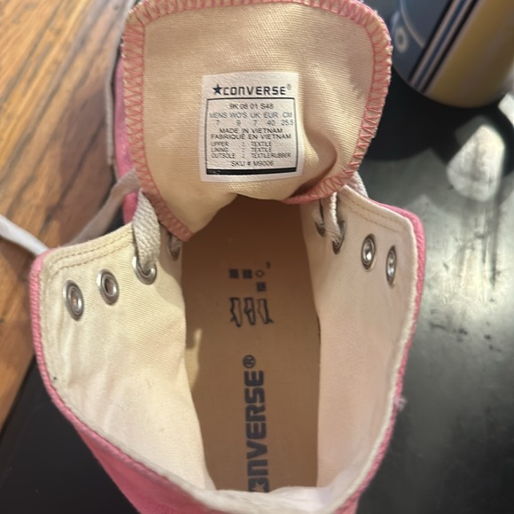 Pink converse! - Picture 5 of 5